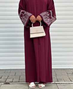 Abaya turque modeste à forte demande avec boutons et poches latérales Hijab en tissu Nida robe musulmane en mousseline de soie assortie - Product Image 2