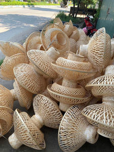 Lámpara colgante de bambú sostenible Lámpara de bambú personalizable Varios tamaños con versatilidad de Vigi Farm - Product Image 4