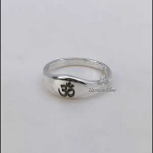 Anillo Om de Plata de Ley 925 con Símbolo Aum, Hecho a Mano, Bañado en Rodio, Grabado Personalizado, Joyería de Yoga para Meditación, Regalo Espiritual - Product Image 6