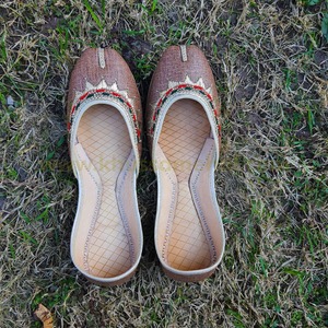 Khussa Modestas y Ecológicas para Mujer, Duraderas y de Alta Calidad, con Bordado en Hilo Marrón - Product Image 4