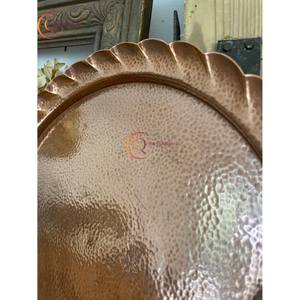 Bandeja de servicio martillada de forma redonda de cobre de lujo y moderna Chapado brillante para alimentos Suministros de utensilios de cocina de mesa Hecho EN LA India - Product Image 4