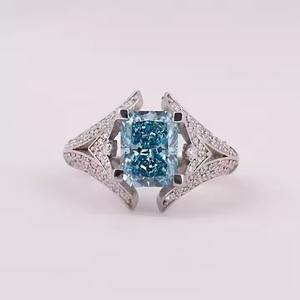 Anillo de Compromiso de Oro Sólido de 14 Quilates con Diamante Cultivado en Laboratorio, Corte Radiante Azul, Personalizado, Certificado por IGI, Unisex - Product Image 1