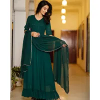 Gaun Malam Model Ball Gown Inayaat Satin Georgette Vintage Beraplikasi Lengan Panjang Warna Hijau dengan Payet Model Trumpet dan Kerah Sweetheart Tinggi