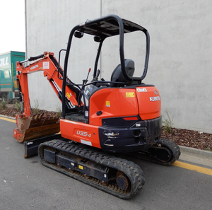 Équipement le plus vendu : Excavatrice KUBOTA U35-4 d'occasion disponible en stock important avec mini-pelle de 4 tonnes - Product Image 3