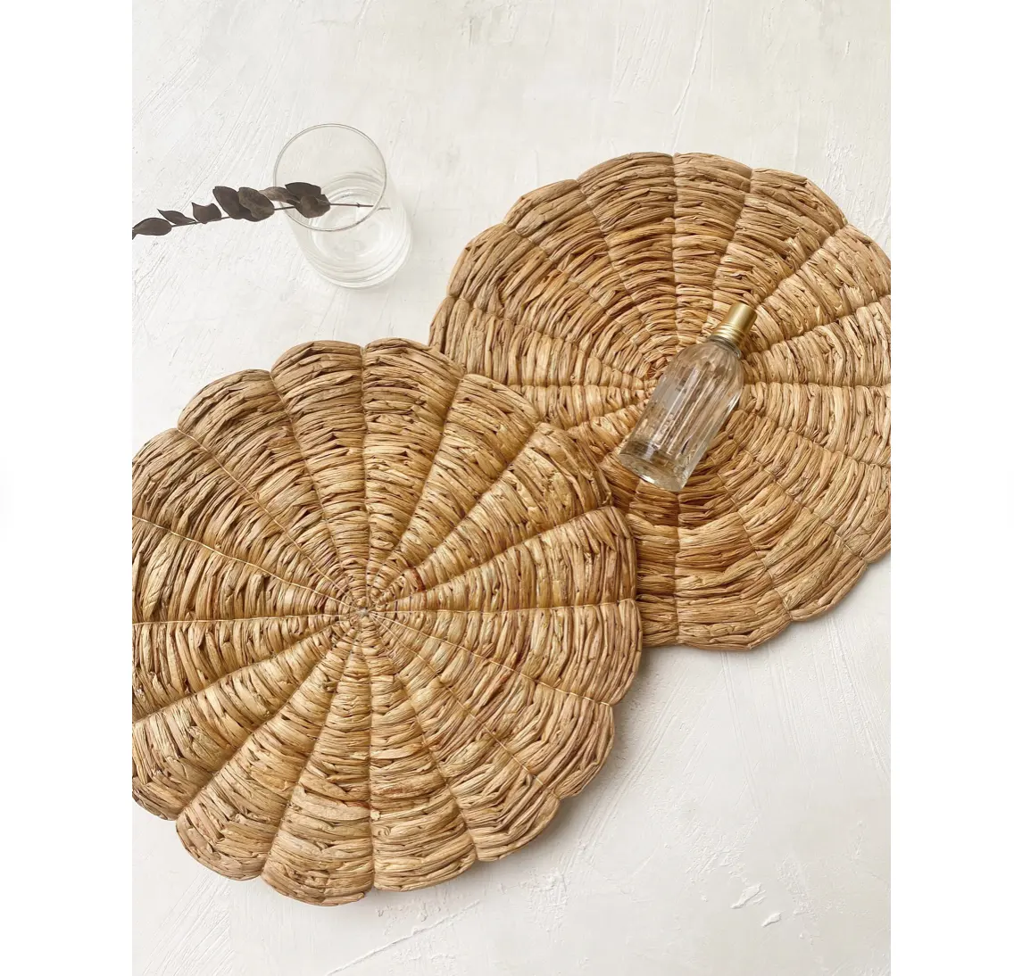 Wholesale Amazon Round Shape House Decor Vietnam Handmade Water Hyacinth Placemats for Your Kitchen