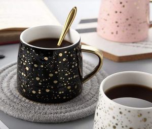 Tasse en céramique émaillée avec côtés striés et lèvre lisse prise confortable et adaptée à l'affichage et à l'utilisation fonctionnelle - Product Image 1