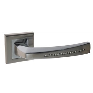 Tirador de puerta COROLLA con placa cuadrada-Níquel/Satinado/Cromo - Product Image 1
