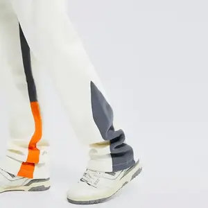 Logotipo personalizado básico en blanco bajo MOQ Flare pantalones de chándal recortado con capucha hombres Color sólido chándal para hombre conjuntos de dos piezas chándal - Product Image 5