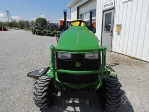 Tractor Agrícola JOHHN DEERE 1025R 2015 de 21HP con Motor, Caja de Cambios y Bomba - Product Image 2