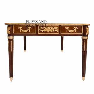 Escritorio Ejecutivo de Madera Antigua de Lujo con Acabado en Nogal Intenso y Detalles Ornamentales en Latón Dorado para Decoración de Oficina en Casa de Alta Gama - Product Image 6