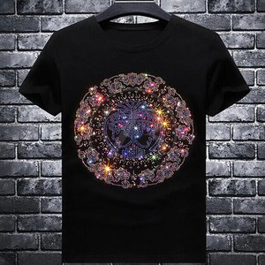 Camiseta de algodón 100% de calidad premium para hombre, cómoda y transpirable con decoración de diamantes de imitación a un precio razonable - Product Image 1