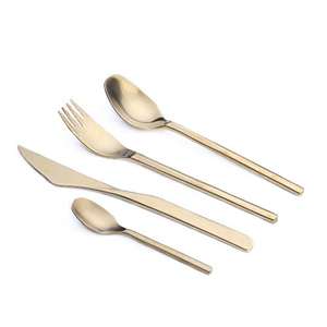 Ensemble de couverts en acier incroyablement élégant qui ajoute une touche de sophistication à chaque repas, les couverts en acier inoxydable restent sans odeur après une utilisation répétée. - Product Image 1