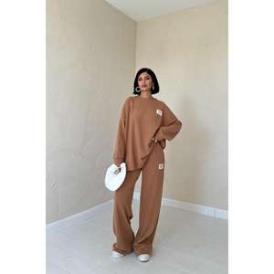 ชุดเสื้อสเวตเตอร์และกางเกงผ้าคอร์ดูรอยสีคาเมลแบบคลาสสิกสำหรับผู้หญิง ขายส่ง - Product Image 4