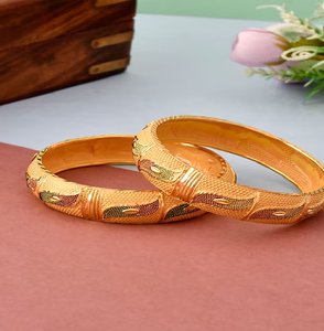 Brazaletes de latón con incrustaciones de perlas para mujer, joyería elegante chapada en oro para bodas y fiestas, venta al por mayor disponible - Product Image 3