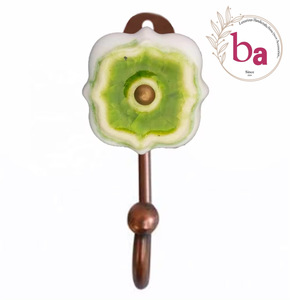 Gancho de abrigo de cerámica con esmalte craquelado pintado a mano de oro marroquí antiguo CIH 206-Ganchos y rieles de pared - Product Image 1