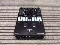 Mezclador Pioneer DJM S9 con tarjeta de sonido integrada compatible con el software Serato DJ para manipulación de sonido