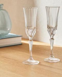 La forme élégante d'un verre à vin en verre rehausse naturellement le flux aromatique et apporte une touche de sophistication à la restauration quotidienne. - Product Image 3