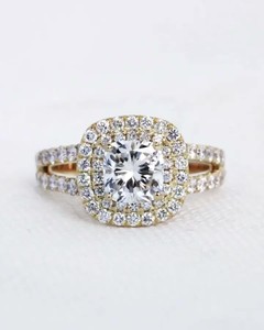 Anillo de compromiso de Halo doble de moissanita con corte de cojín de 7mm | Banda pavimentada con vástago dividido | Joyería fina personalizada plata oro OEM - Product Image 1