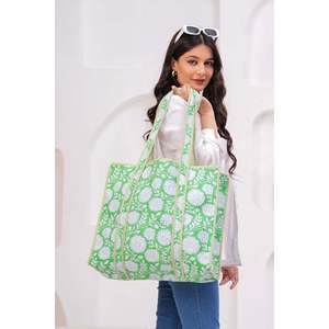 Bolso Tote de Algodón con Estampado Floral Hecho a Mano, Verde y Blanco, Acolchado, con Asa, Ecológico, Cierre Abierto, para Uso Diario - Product Image 6