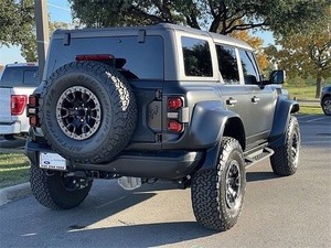 ใหม่ ฟอร์ด บรอนโก พวงมาลัยซ้าย ภายในสีเข้ม เบาะหนัง รถซีดาน ปี 2022 เครื่องยนต์ 6 สูบ เกียร์กึ่งอัตโนมัติ - Product Image 4