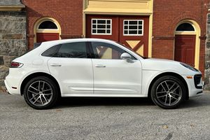 Macan S 2024, Motor V6 Twin-Turbo de 375 hp, Equipamiento Completo, Sin Modificaciones - Product Image 3