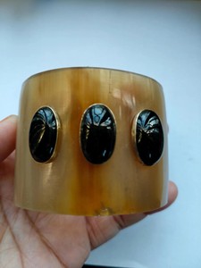 กำไลข้อมือทำมือจากเขาควายธรรมชาติ ดีไซน์ทันสมัย ขัดเงา เป็นมิตรกับสิ่งแวดล้อม รุ่นใหม่มาแรงสำหรับผู้หญิง - Product Image 4