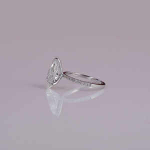 Anillo de Compromiso Chapado en Oro Blanco Sólido de 18 quilates, Pave Setting, Pera Cut Lab Grown Diamond Half Eternity Round Cut Diamond Ring - Product Image 3