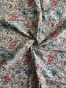 Tela de Algodón Peinado Ligero Estampado a Mano con Bloques, 5 Yardas para Confección y Proyectos de Costura para Niños y Niñas - Product Image 5