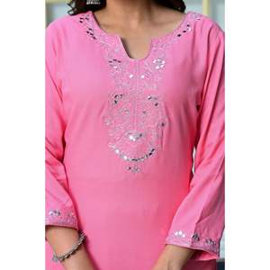 Kurta en rayonne rose Taffy avec pantalon palazzo taille haute brodé de miroirs, coupe large, en tissu crêpe respirant - Product Image 6