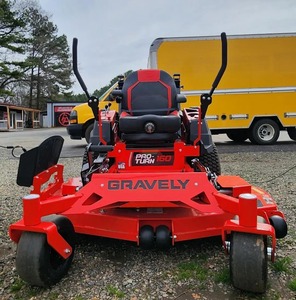 Tractor Cortacésped Gravely Pro-Turn 160 con Tracción en las 4 Ruedas y Transmisión por Engranajes, Color Rojo, Alta Productividad - Product Image 1