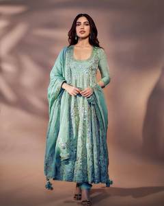 Georgette Anarkali de créateur indien pour femme avec Kurta en soie CHINON sertie d'une longue robe brodée Dupatta pour tenue de fête - Product Image 1