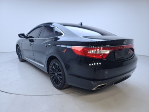 2015 Hyundai Grandeur HG MODERN *S.KEY+NAVI+19R* Berline d'Occasion de Meilleure Qualité avec Intérieur Cuir et Faible Kilométrage en Excellent État - Product Image 2