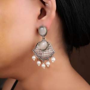 Boucles d'oreilles en argent oxydé, bijoux ethniques bohèmes, cadeau pour elle - Product Image 4