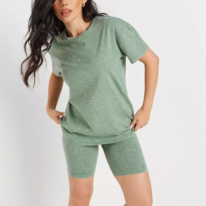 Ensemble court streetwear pour femmes |   Coupe ample |   Mode d'été, logo personnalisé, tendance 2025 - Product Image 3