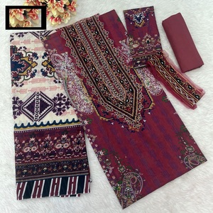 Nuevo estampado de algodón pakistaní con parche bordado con traje de sifón plateado para la venta en línea - Product Image 5