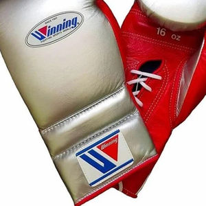 Gants de boxe MMA en cuir rouge argenté sur mesure avec fermeture à boucle et crochet, patchs Chrome Heart, évacuation de l'humidité, meilleure qualité - Product Image 6