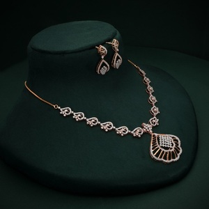 ชุดเครื่องประดับเจ้าสาว Aniva Elegant ทองคำแท้ 18K ประดับเพชรรูปดอกไม้ สร้อยคอแบบโชคเกอร์พร้อมสายโซ่แบบเชื่อมต่อ ดีไซน์หยดน้ำ - Product Image 2