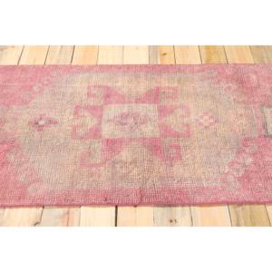 Tapis turc vintage, tapis Herki 3,1x12,1 pieds, tapis en laine géométrique rose gris - Product Image 3