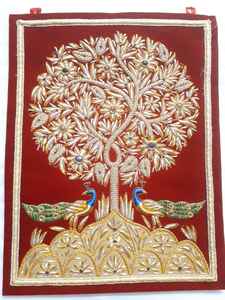 Panel decorativo de terciopelo Zari para colgar en la pared de gallo dorado bordado para el hogar decoración festiva Gallo colgante de pared hecho a mano - Product Image 5