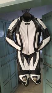 Équipement de moto de vêtements de sport professionnels-Combinaison de course en cuir pleine fleur avec coutures de sécurité Caractéristique coupe-vent - Product Image 5