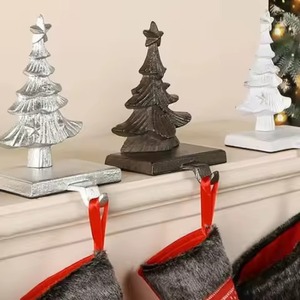 Support de bas en métal classique pour décor de Noël Crochet de vacances intemporel pour accrocher des bas et des accessoires - Product Image 5