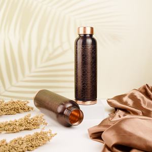 Bouteille ayurvédique en cuivre anti-fuite directe faite à la main avec poignée pour cadeaux d'anniversaire et d'anniversaire - Product Image 6