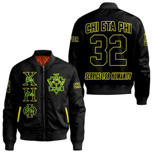 เสื้อแจ็คเก็ตบอมเบอร์สีขาวสำหรับผู้ชายของ Chi Eta Phi พร้อมตัวอักษรสีเขียวและโลโก้ ซิปด้านหน้า เสื้อคลุมกันลมลำลอง - Product Image 4