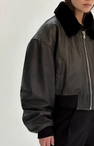 Veste à col en cuir de qualité supérieure pour femmes avec fermeture à glissière et doublure en fourrure confortable pour la veste universitaire Winter Warmth - Product Image 5