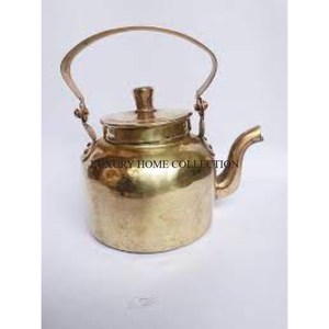 Théière en laiton de style antique avec un extérieur poli et des détails artisanaux pour un luxe intemporel pour servir le thé - Product Image 5