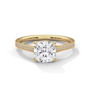 Anillo Solitario de Moissanita de Corte Cojín de 2.0ct con Banda Pavé en Plata de Ley 925 - Product Image 1