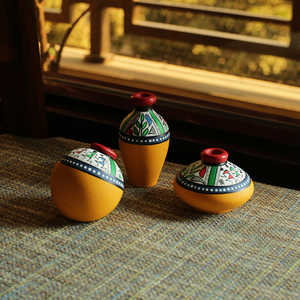 Terre cuite Warli peint à la main Miniature jaune Pots grand ensemble 3 pour le jardinage Japandi Design Style arrosage Pot de fleur fonction - Product Image 6