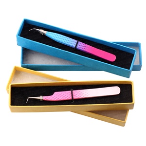 Pinzas de pestañas de acero puro ligeras personalizables Embalaje de cartón diseñado para una funcionalidad óptima - Product Image 4