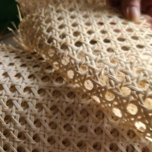 Feuille de canne en sangle de rotin matériau tissé naturel pour panneaux d'armoires de meubles et décoration intérieure origine du Vietnam - Product Image 1