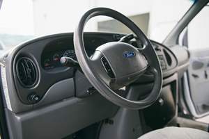 Autocaravana FORD E-450 BORN FREE 2003 USADA, con Volante a la Izquierda/Derecha - Product Image 4